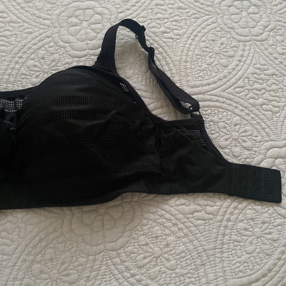 Le Mystere sports bra - Picture 3 of 13